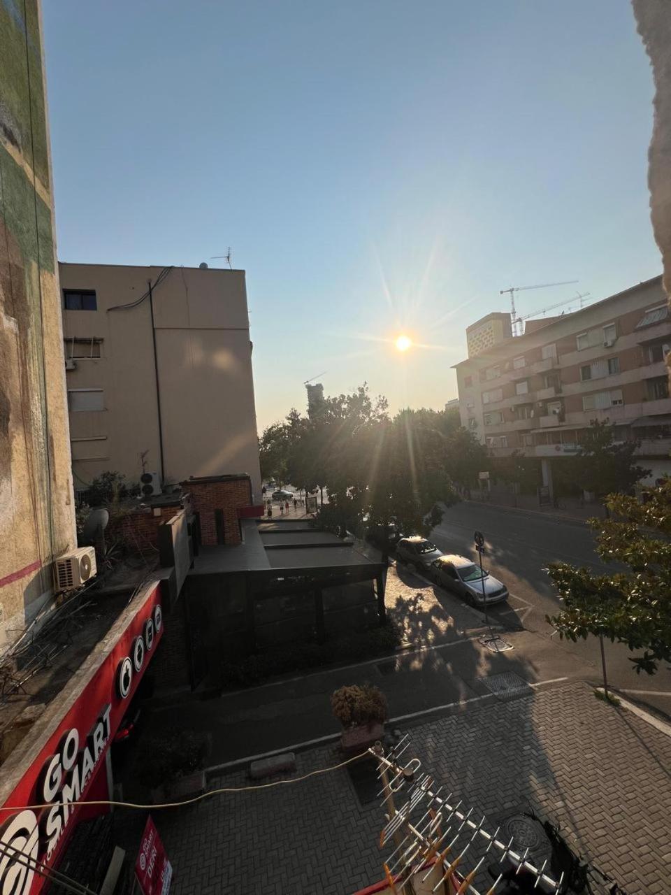 Charles City Center Tiranë Luaran gambar